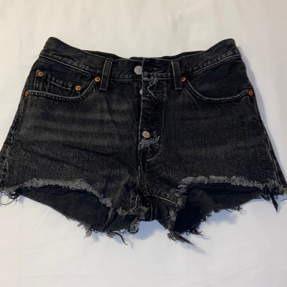 Black Levi’s Shorts